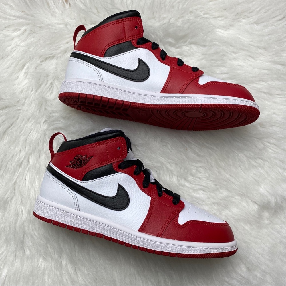 Air Jordan 1 Mid Chicago White Toe - Picture 3 of 10